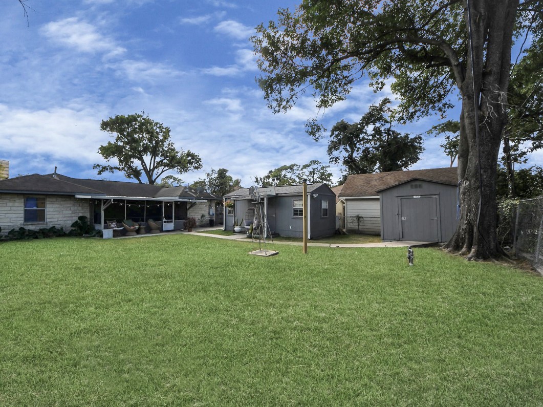 1226 Stonecrest Drive Houston, TX 77018 - Photo 11 of 37