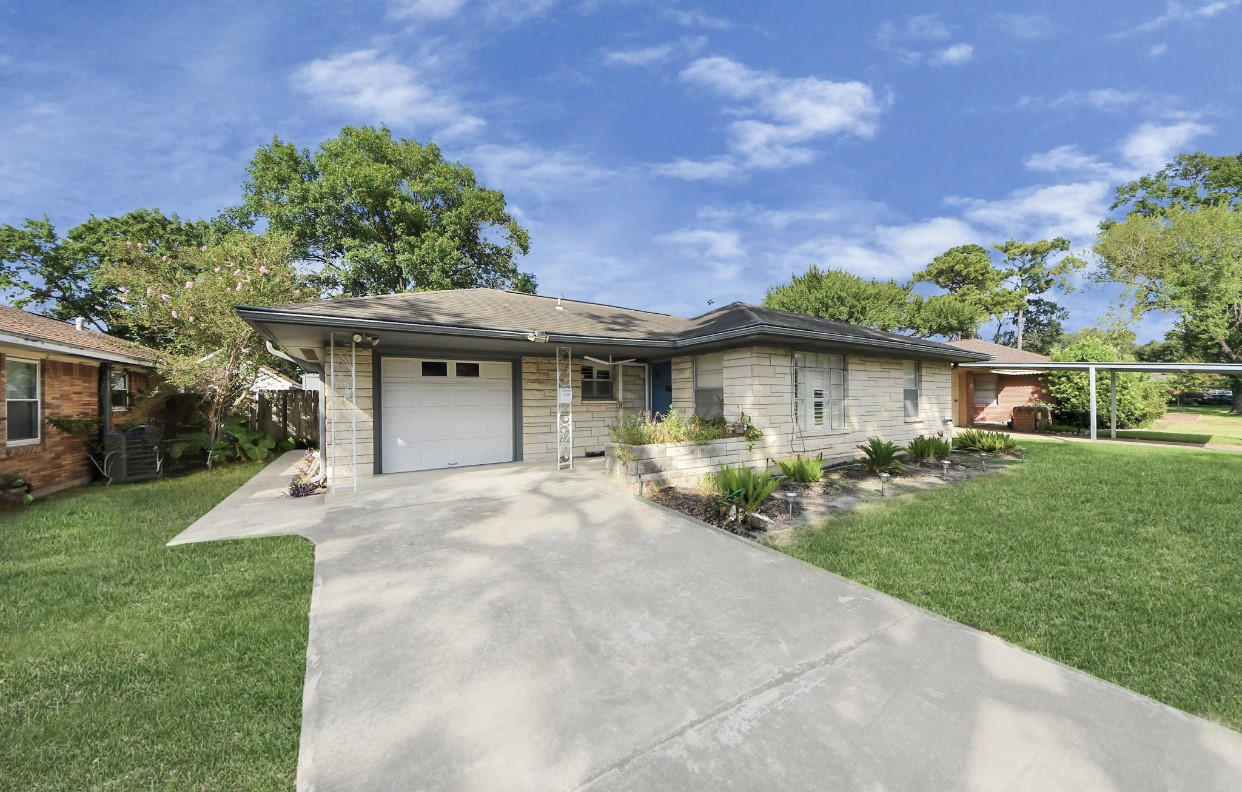 1226 Stonecrest Drive Houston, TX 77018 - Photo 3 of 37