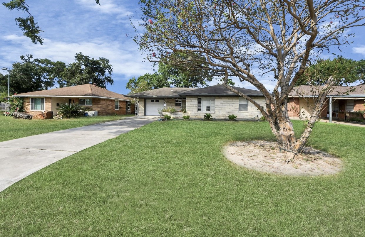 1226 Stonecrest Drive Houston, TX 77018 - Photo 4 of 37