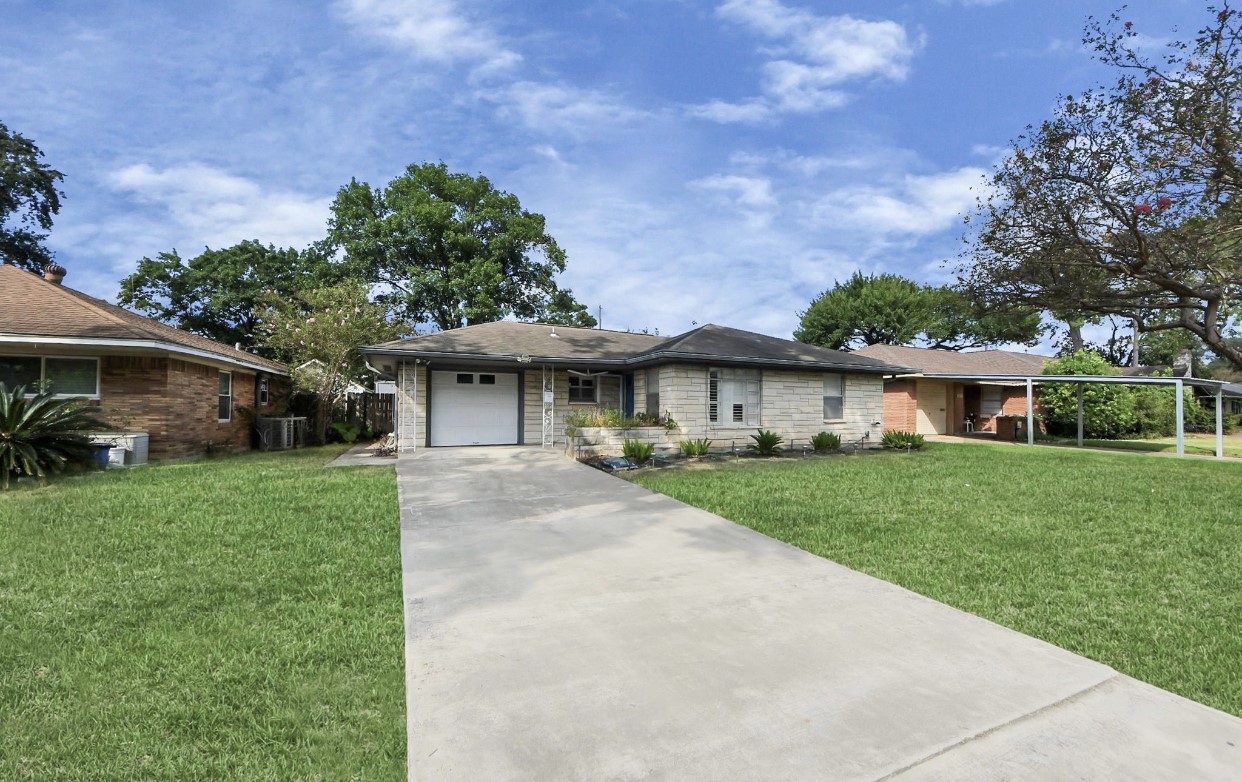 1226 Stonecrest Drive Houston, TX 77018 - Photo 5 of 37