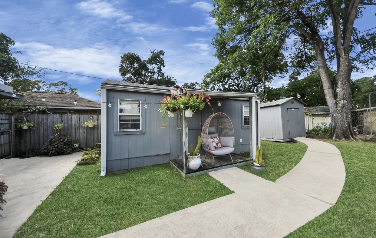 1226 Stonecrest Drive Houston, TX 77018 - Photo 6 of 37