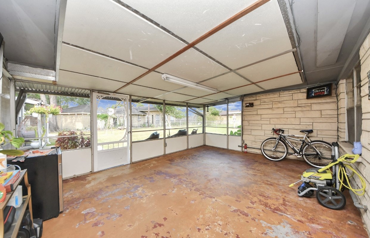 1226 Stonecrest Drive Houston, TX 77018 - Photo 9 of 37