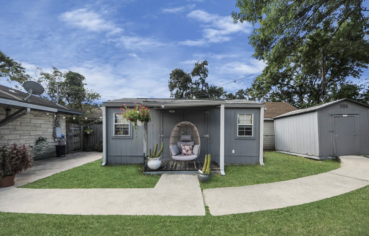 1226 Stonecrest Drive Houston, TX 77018 - Photo 10 of 37