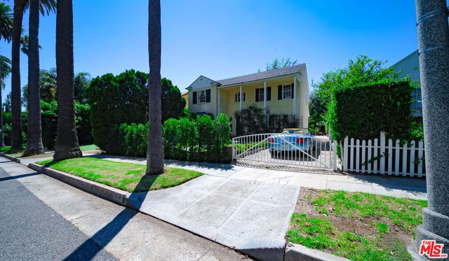 $3,398,000 | 713 North Doheny Drive, Beverly Hills, CA 90210