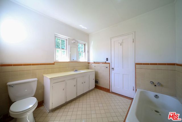 $3,398,000 | 713 North Doheny Drive, Beverly Hills, CA 90210