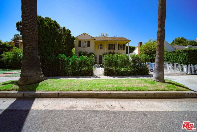 $3,398,000 | 713 North Doheny Drive, Beverly Hills, CA 90210