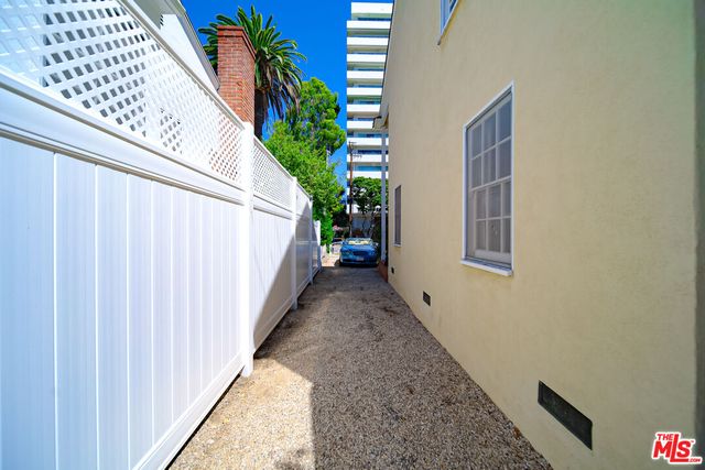 $3,398,000 | 713 North Doheny Drive, Beverly Hills, CA 90210