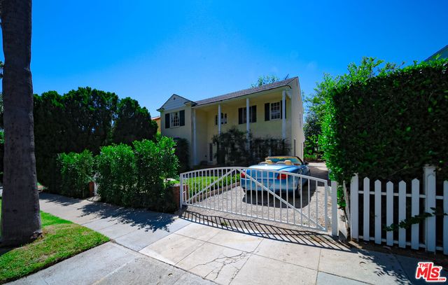 $3,398,000 | 713 North Doheny Drive, Beverly Hills, CA 90210