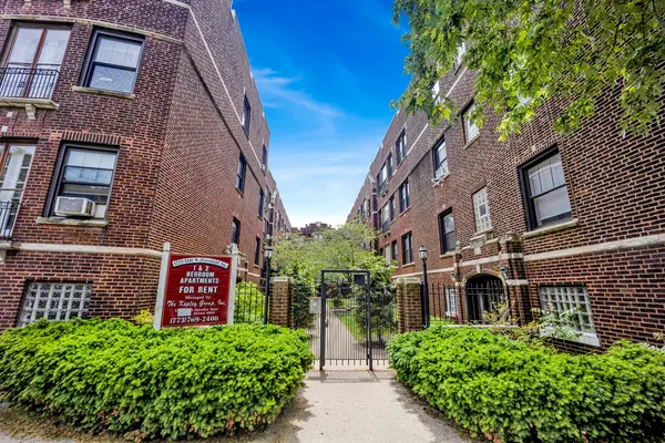 $1,750 | 1237.5 West Greenleaf Avenue, Unit 2E, Chicago, IL 60626