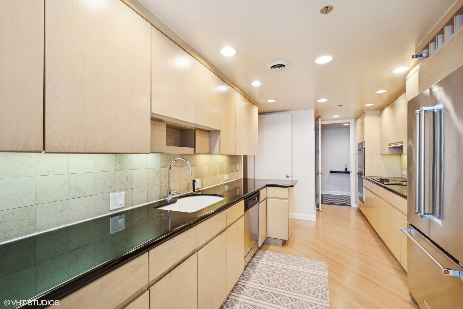 180 East Pearson Street, Unit 4407 Chicago, IL 60611 - Photo 7 of 16