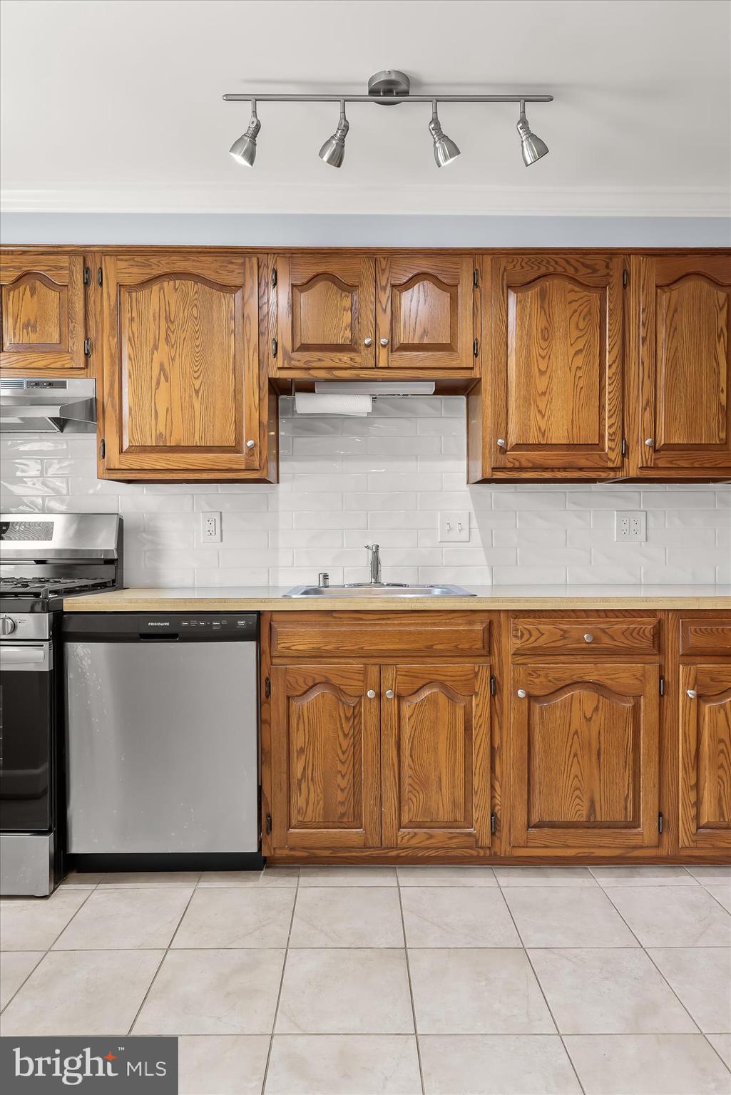 3645 Clarenell Road Baltimore, MD 21229 - Photo 20 of 43 Kitchen