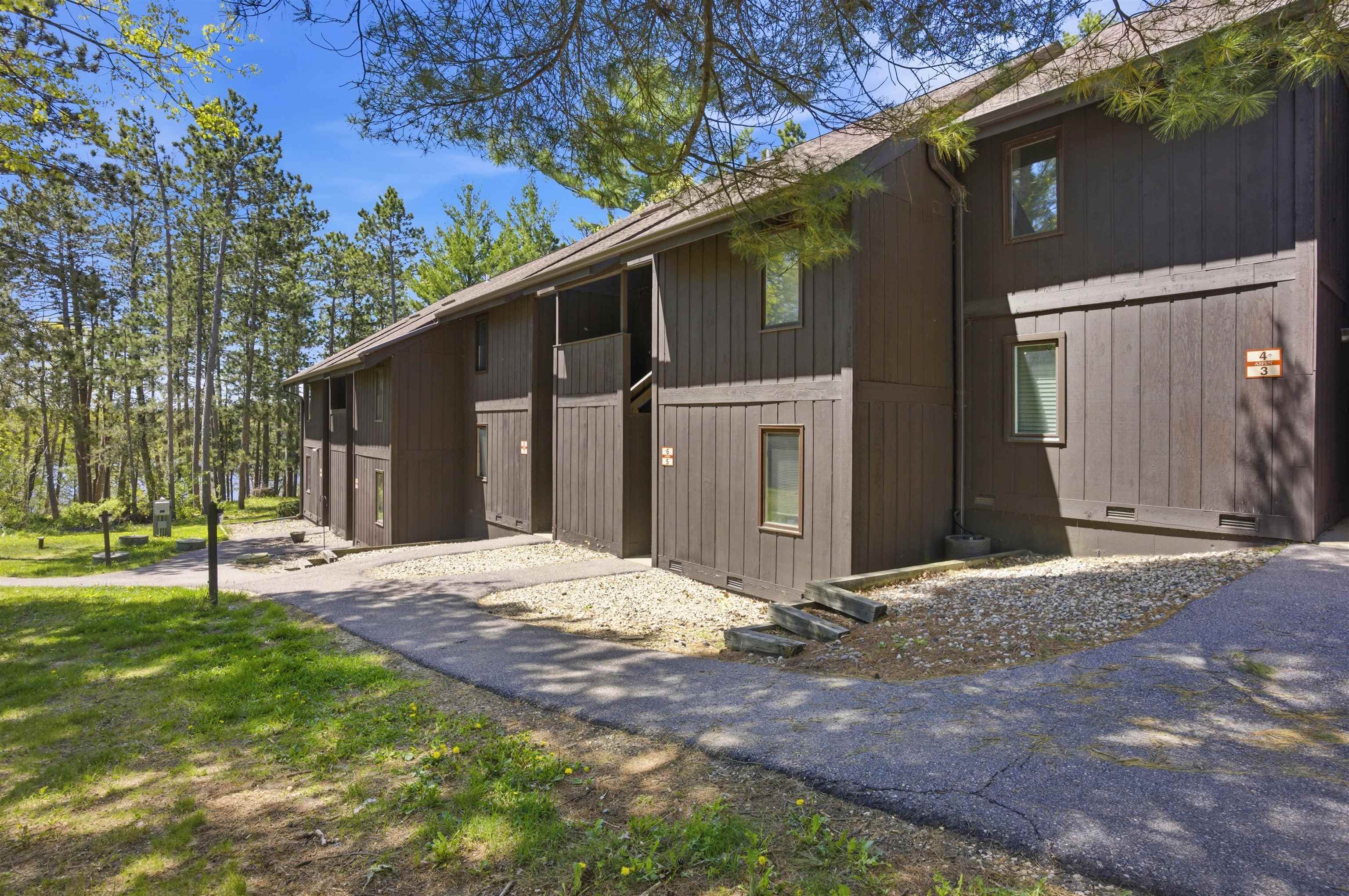 8 Aspen Trail, Unit 8 Wisconsin Dells, WI 53965 - Photo 3 of 41