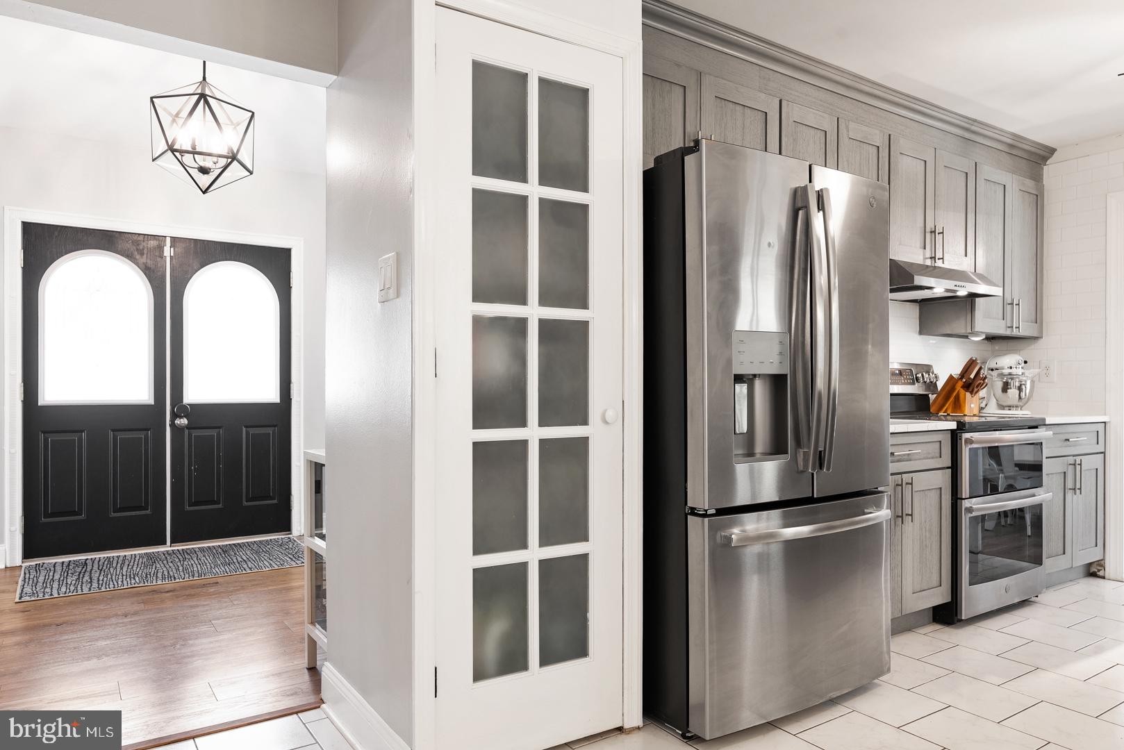 136 Avondale Drive Sterling, VA 20164 - Photo 3 of 30 Kitchen Stainless Steel Appl. & Custom Pantry Door