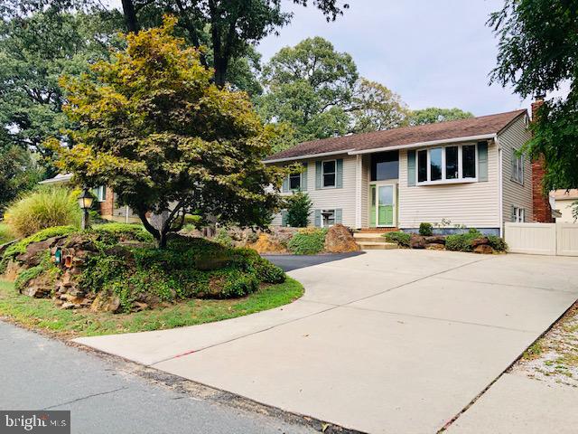 Rock Garden, Landscaping, Lots of parking