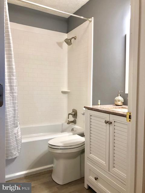 219 Sillery Bay Road Pasadena, MD 21122 - Photo 14 of 32 Updated full bath