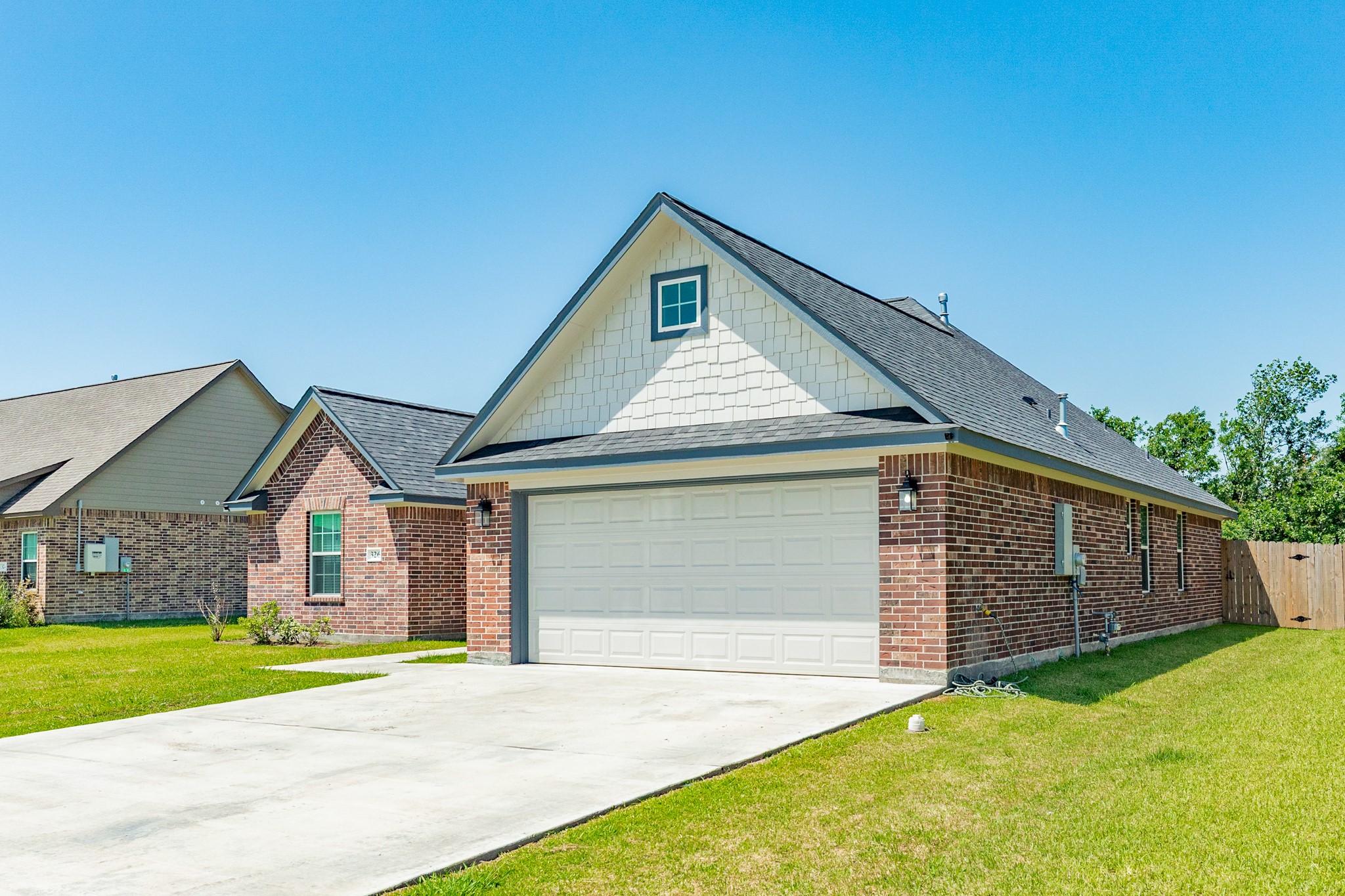 326 Yorktown Avenue Clute, TX 77531 - Photo 3 of 24