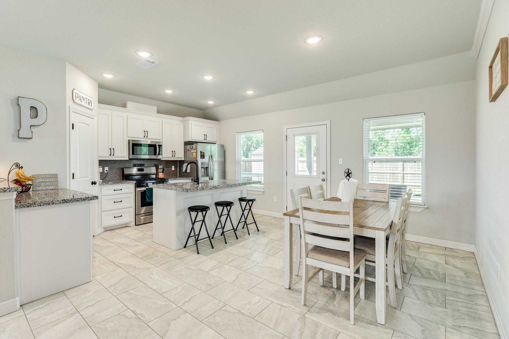 326 Yorktown Avenue Clute, TX 77531 - Photo 7 of 24