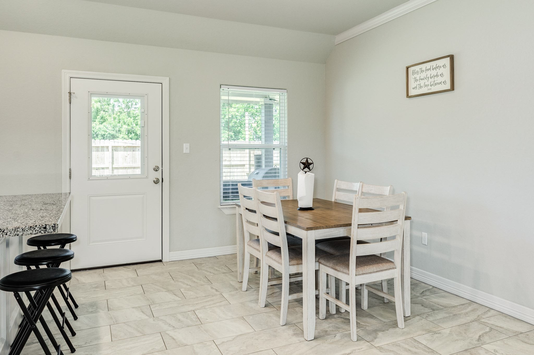 326 Yorktown Avenue Clute, TX 77531 - Photo 8 of 24