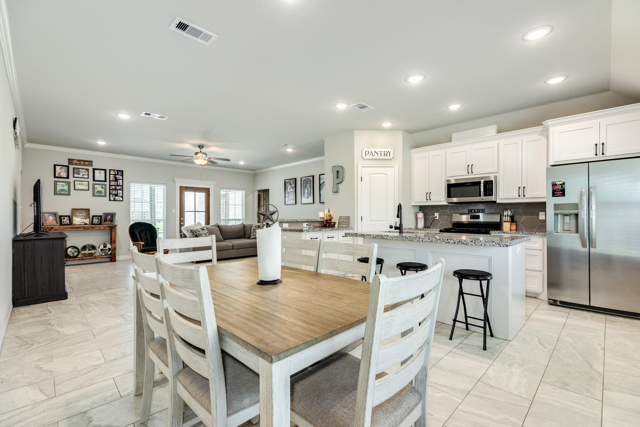 326 Yorktown Avenue Clute, TX 77531 - Photo 9 of 24