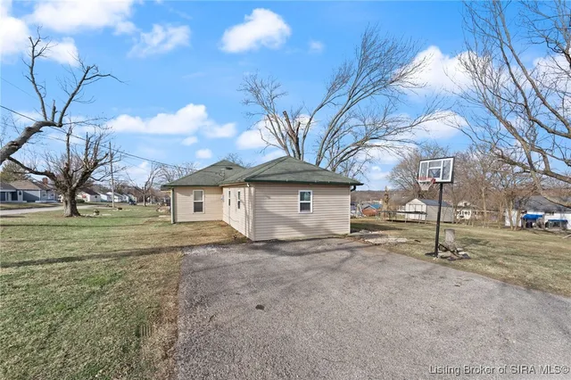 $175,000 | 406 Grandview Drive, Salem, IN 47167