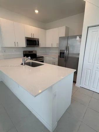 $3,000 | 692 Southeast 13th Court, Homestead, FL 33034