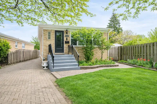 $529,000 | 508 Skokie Boulevard, Wilmette, IL 60091