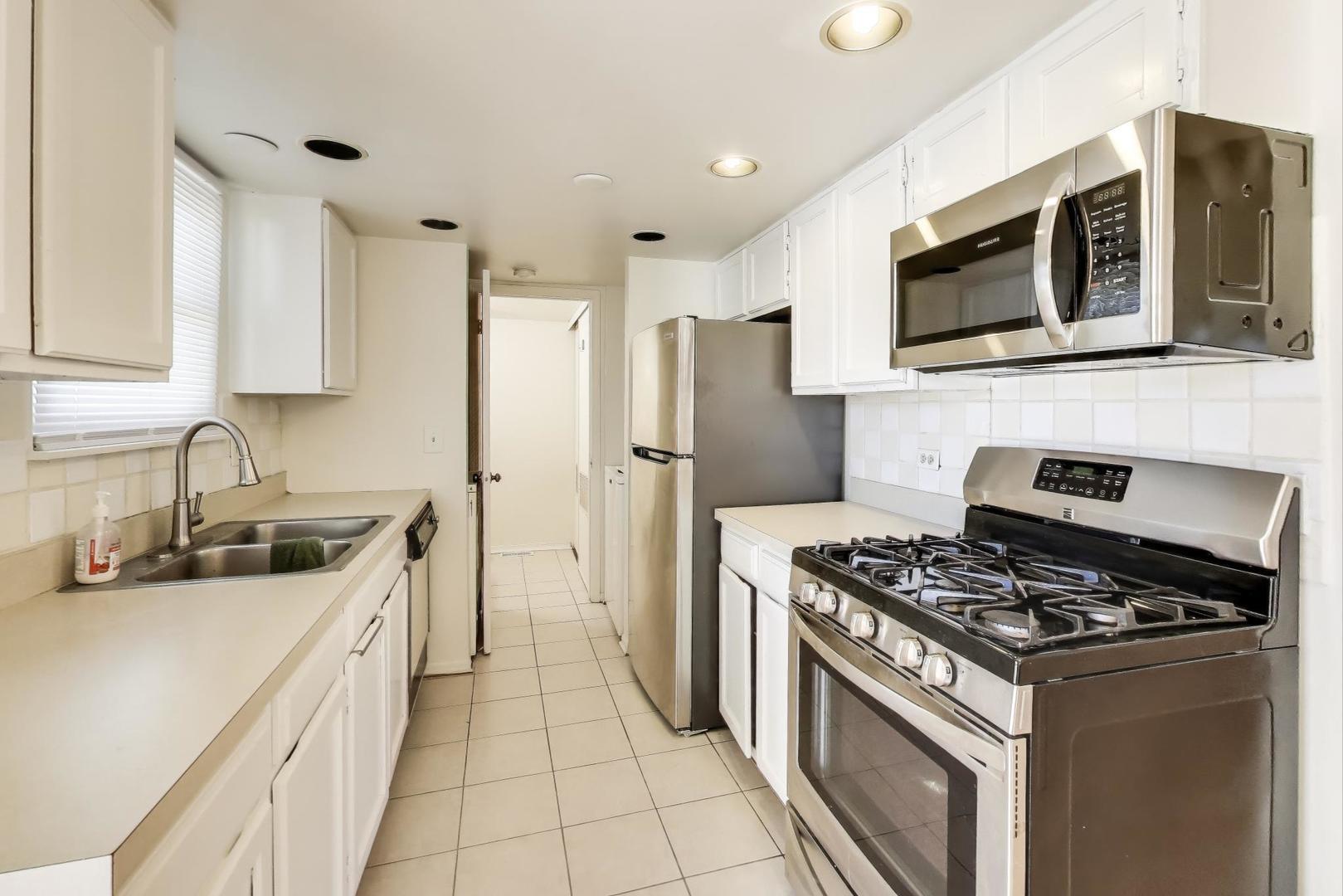 1018 Pheasant Run Lane Aurora, IL 60504 - Photo 8 of 25