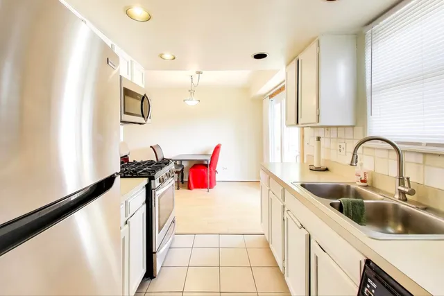 $2,750 | 1018 Pheasant Run Lane, Aurora, IL 60504