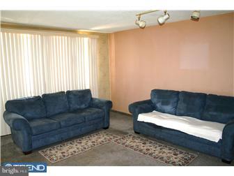 3242 Comly Road Philadelphia, PA 19154 - Photo 3 of 12 Living Room