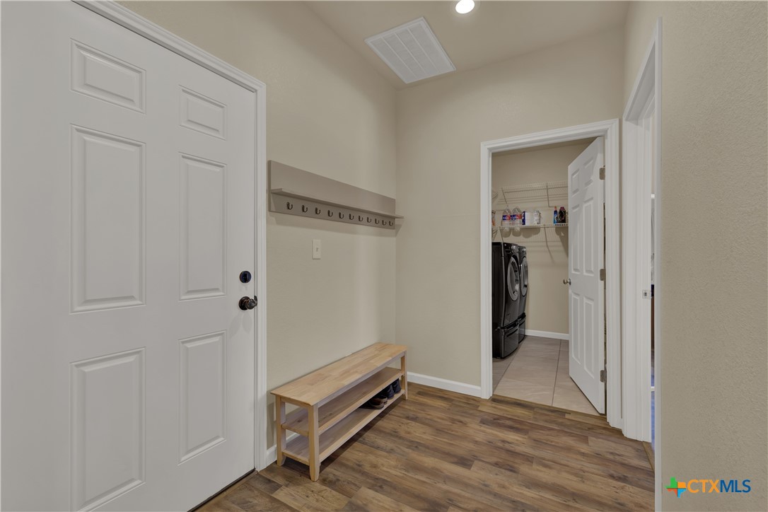 162 Friedens Church Road Seguin, TX 78155 - Photo 20 of 33 a view of room with walk in closet