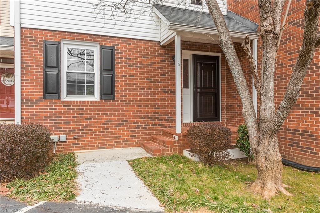 3419 Polo Road, Unit 5 Winston-Salem, NC 27106 - Photo 3 of 32 Gallery Image 3