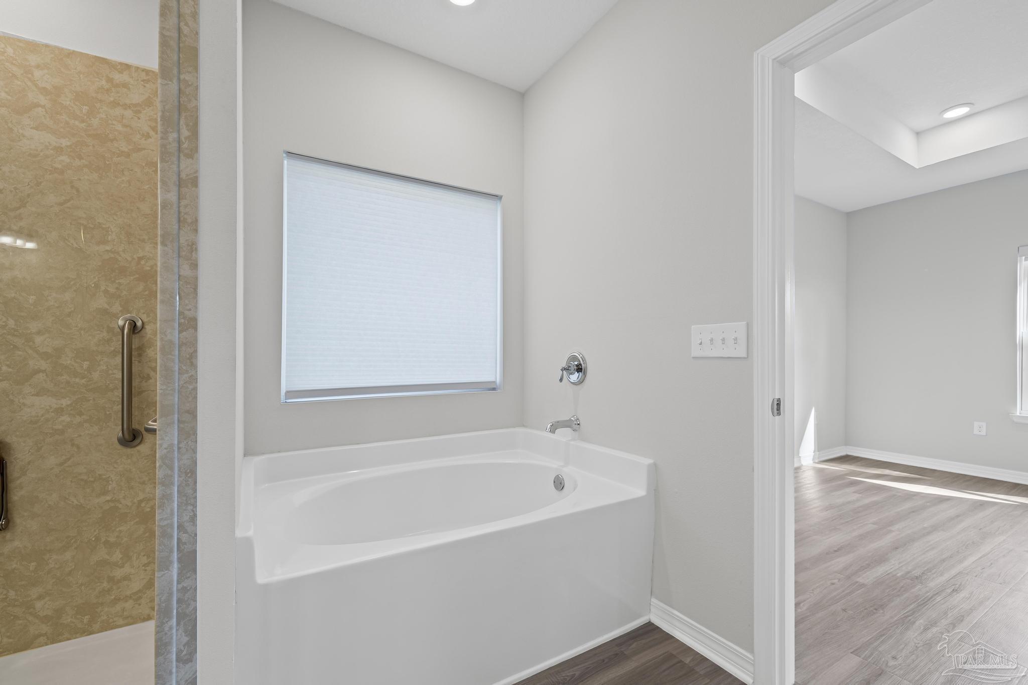 705 Hesed Court Cantonment, FL 32533 - Photo 28 of 71 MAIN BATH SOAKING TUB