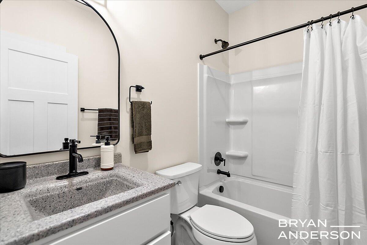 2555 West River Road Muskegon, MI 49445 - Photo 26 of 45 90-2555 W River Rd, Muskegon, MI wm -44