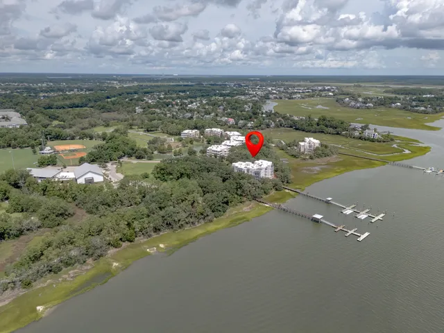 $3,100,000 | 108 Fairbanks Oak Alley, Unit 403, Daniel Island, SC 29492