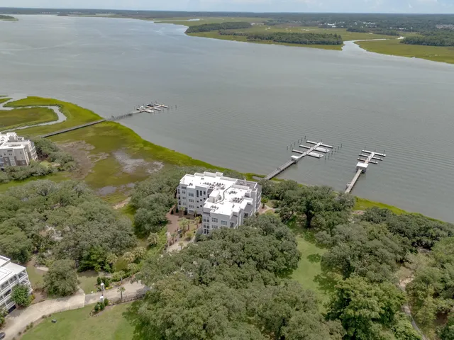 $3,100,000 | 108 Fairbanks Oak Alley, Unit 403, Daniel Island, SC 29492