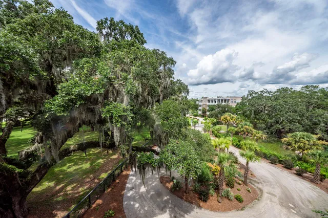 $3,100,000 | 108 Fairbanks Oak Alley, Unit 403, Daniel Island, SC 29492