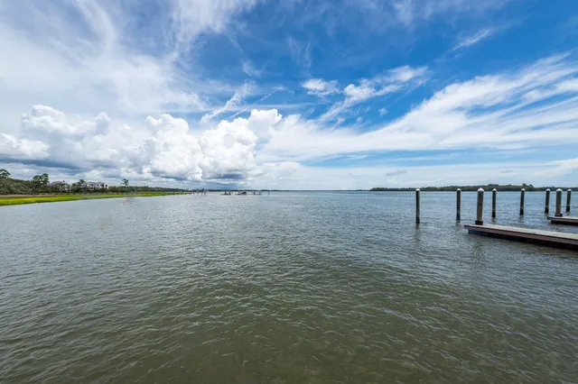 $3,100,000 | 108 Fairbanks Oak Alley, Unit 403, Daniel Island, SC 29492
