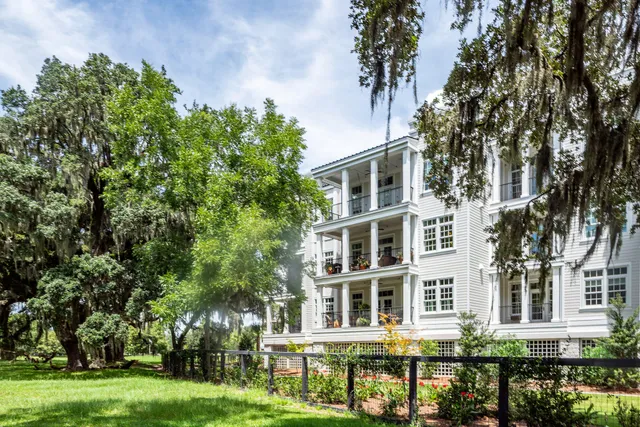 $3,100,000 | 108 Fairbanks Oak Alley, Unit 403, Daniel Island, SC 29492