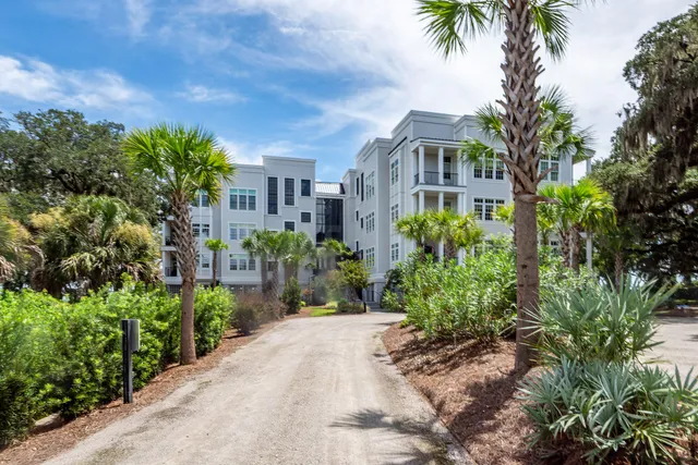 $3,100,000 | 108 Fairbanks Oak Alley, Unit 403, Daniel Island, SC 29492