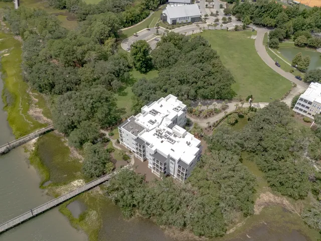 $3,100,000 | 108 Fairbanks Oak Alley, Unit 403, Daniel Island, SC 29492