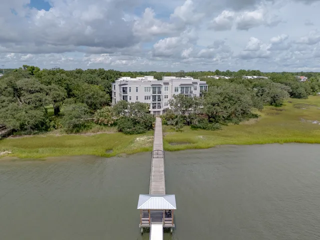 $3,100,000 | 108 Fairbanks Oak Alley, Unit 403, Daniel Island, SC 29492