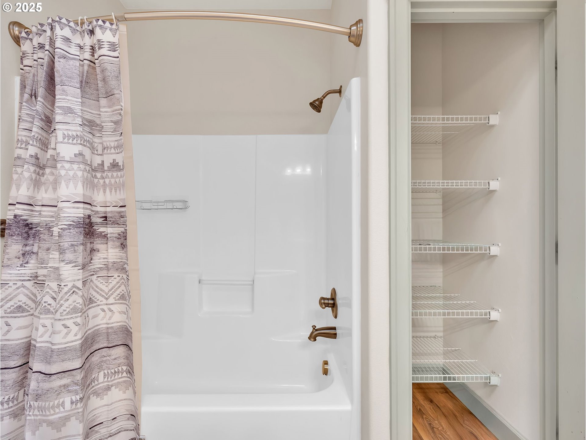 3279 Southeast Anderson Road Gresham, OR 97080 - Photo 27 of 42 a bathroom with a bathtub