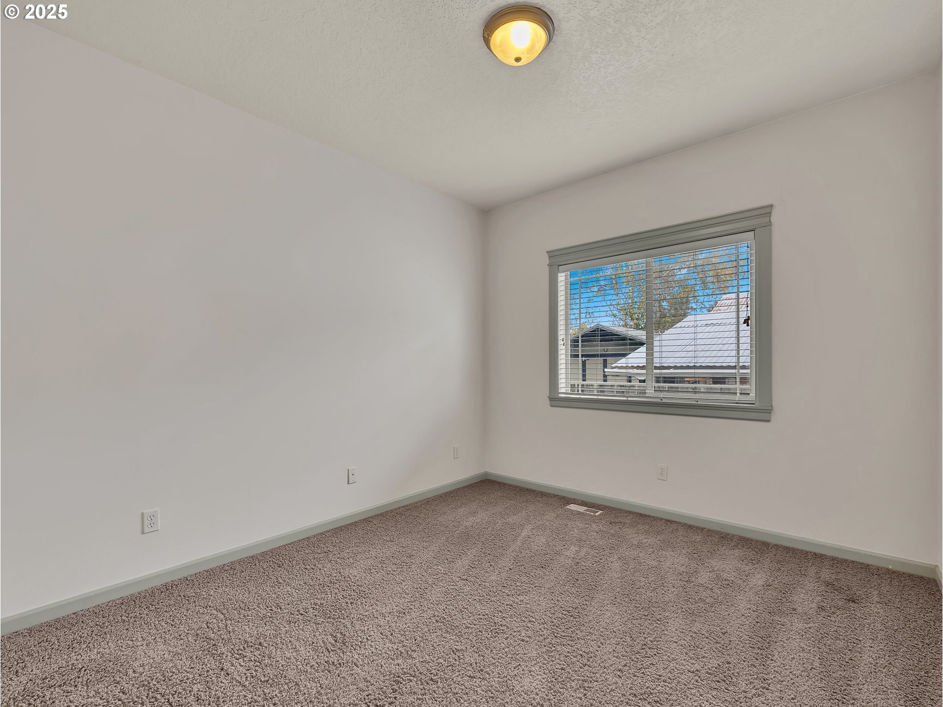 3279 Southeast Anderson Road Gresham, OR 97080 - Photo 30 of 42 an empty room with a window