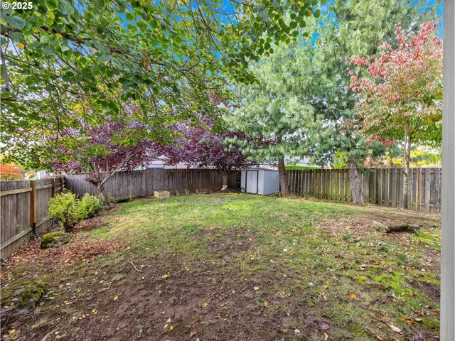 a view of a pathway of a house