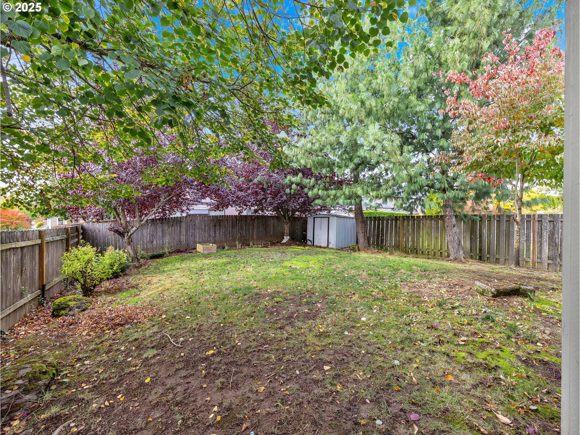 3279 Southeast Anderson Road Gresham, OR 97080 - Photo 39 of 42 a backyard of a house with lots of green space