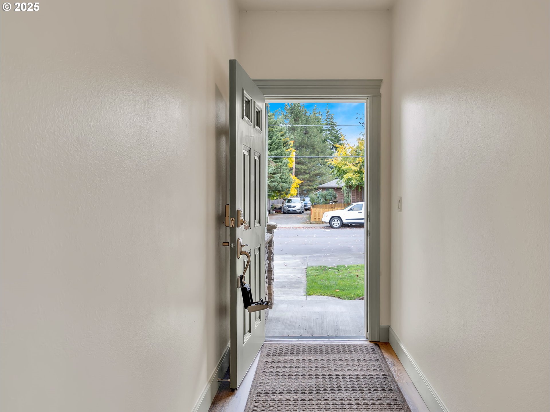 3279 Southeast Anderson Road Gresham, OR 97080 - Photo 4 of 42 a view of a room with a porch