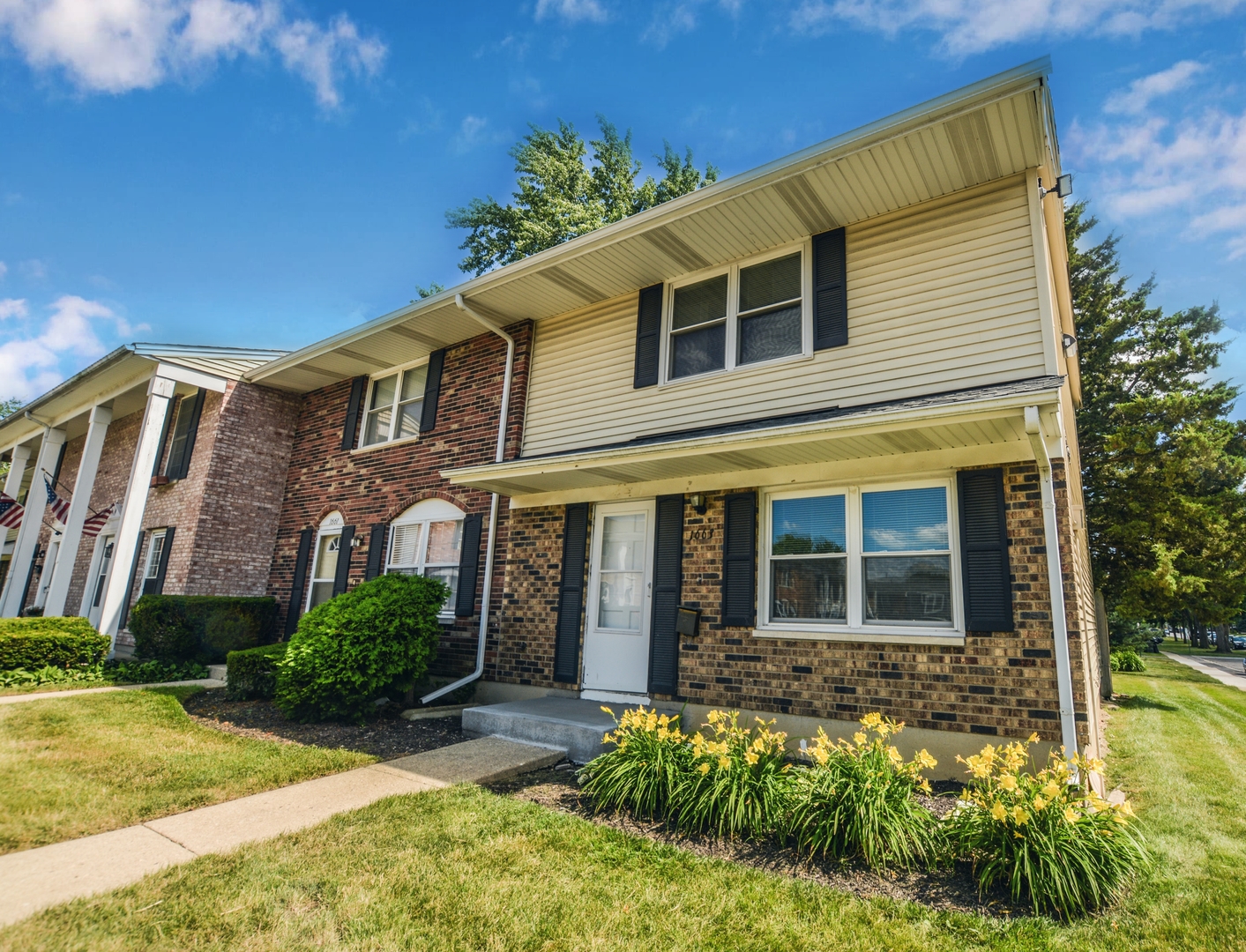 1663 McKool Avenue Streamwood, IL 60107 - Photo 2 of 12