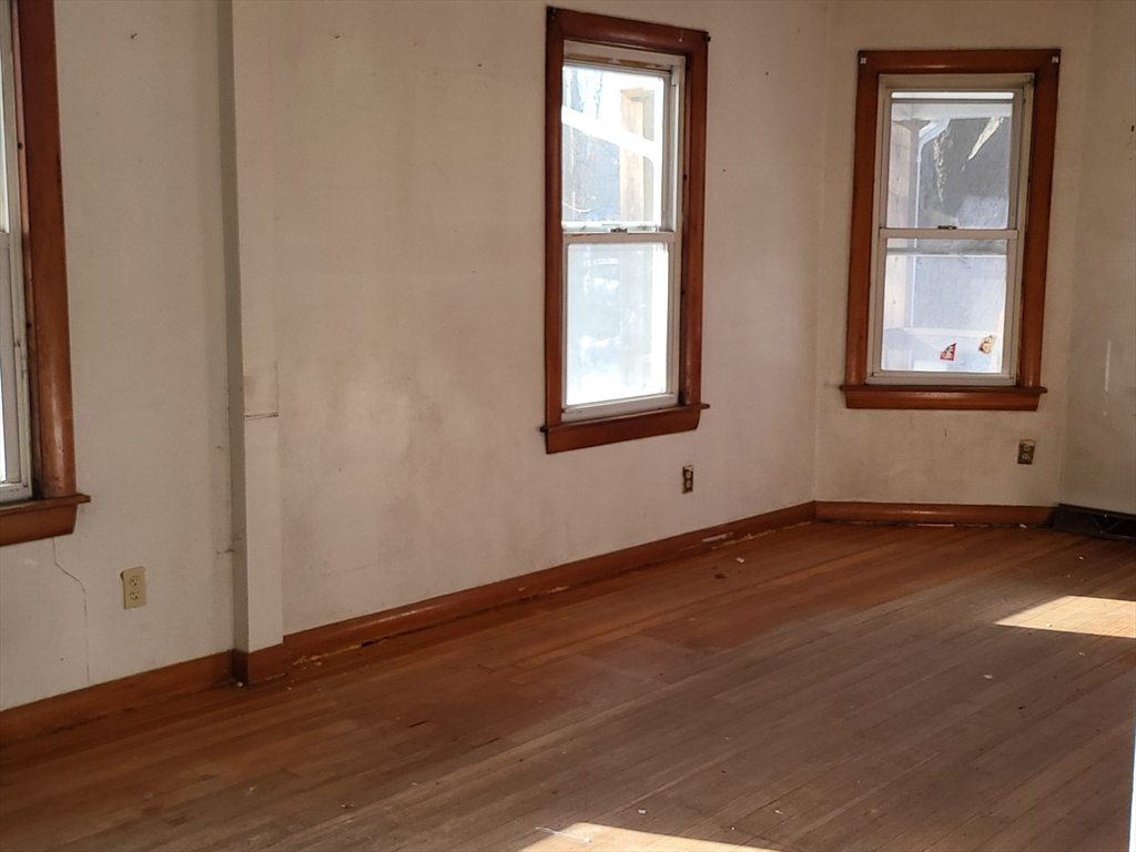 33 Lansing Place Springfield, MA 01108 - Photo 5 of 13