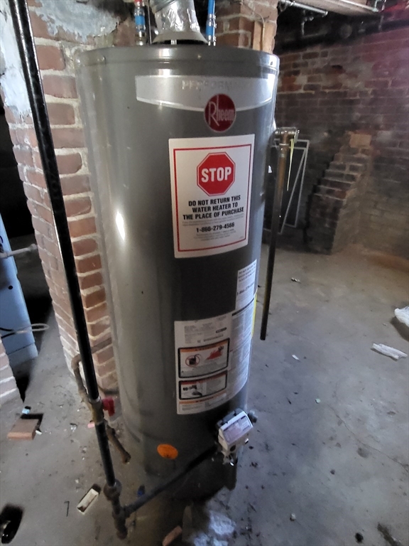 33 Lansing Place Springfield, MA 01108 - Photo 7 of 13