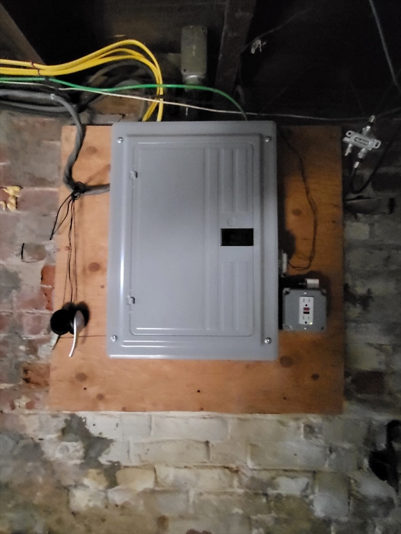 33 Lansing Place Springfield, MA 01108 - Photo 10 of 13